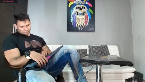 Snapshot of gendersonfit chatting on 8, 1, 2025 gendersonfit online show from 8, 1, 2025