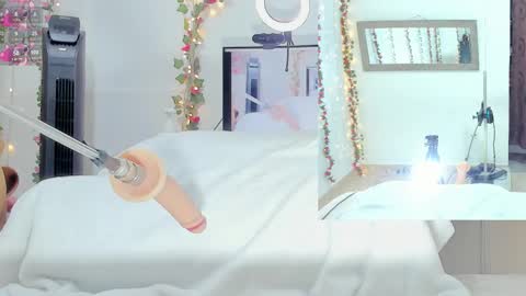 Snapshot of genesis__love_ chatting on 6, 10, 2025 Genesis online show from 6, 10, 2025