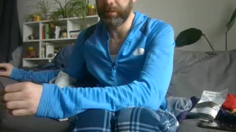 Snapshot of geon2xx chatting on 19, 9, 2025 Geon online show from 19, 9, 2025