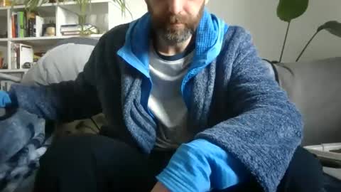 Snapshot of geon2xx chatting on 30, 10, 2025 Geon online show from 30, 10, 2025