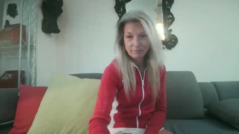 Snapshot of germansweety1 chatting on 4, 10, 2025 germansweety online show from 4, 10, 2025