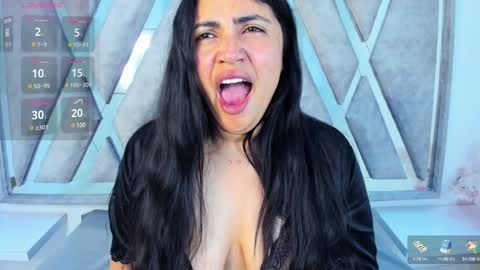 Danna Astrom online show from 5, 2, 2025