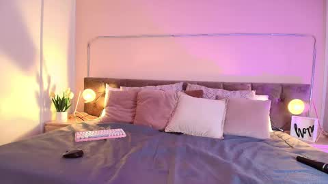 Gia online show from 8, 3, 2025