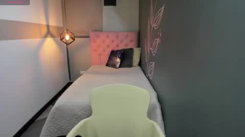 Snapshot of giafox_ chatting on 27, 12, 2024 G I A  FOX online show from 27, 12, 2024