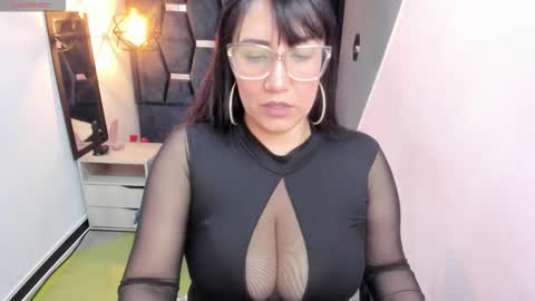Snapshot of giafox_ chatting on 2, 10, 2025 G I A  FOX online show from 2, 10, 2025