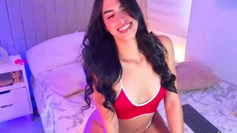 Snapshot of giaglowing chatting on 4, 10, 2025 GIA online show from 4, 10, 2025