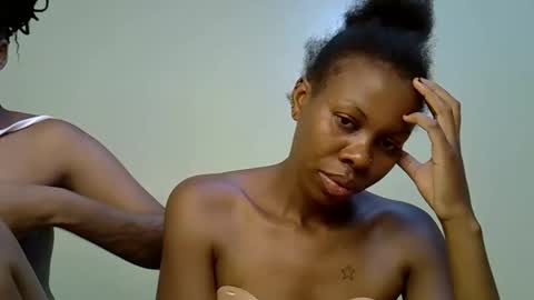 Snapshot of gianna_012 chatting on 27, 9, 2025 ENNY online show from 27, 9, 2025