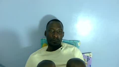 Snapshot of giant_couple chatting on 11, 7, 2026 giant_couple online show from 11, 7, 2026