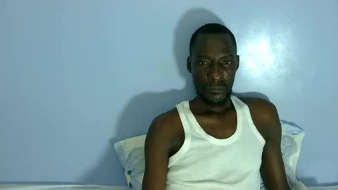 Snapshot of giant_couple chatting on 3, 8, 2026 giant_couple online show from 3, 8, 2026