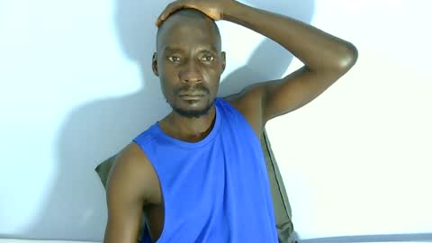 Snapshot of giant_couple chatting on 7, 8, 2026 giant_couple online show from 7, 8, 2026