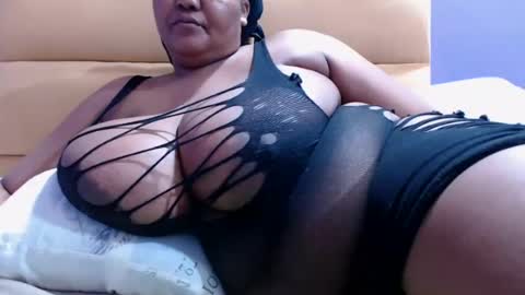 gianttitts online show from 24, 6, 2026