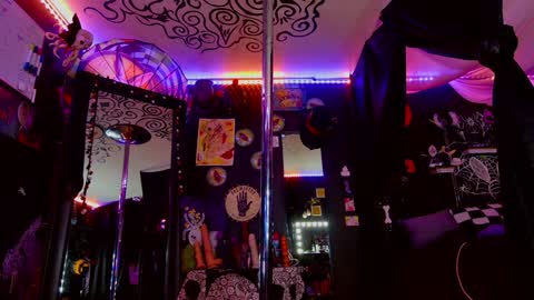 Giggles online show from 2, 12, 2024