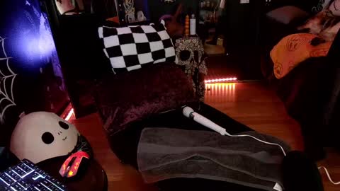 Giggles online show from 11, 1, 2025