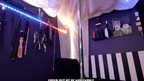 Giggles online show from 3, 11, 2025