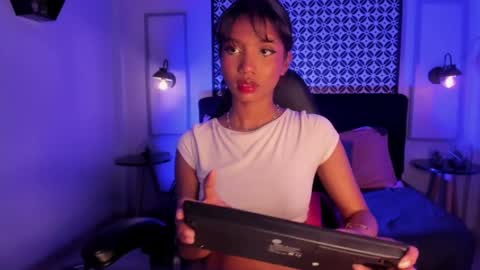 GIGI online show from 5, 3, 2025