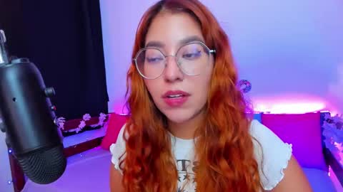 Snapshot of gigimooon chatting on 14, 9, 2025 gigimooon online show from 14, 9, 2025