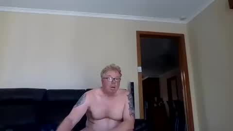 Snapshot of gimmmieoooo chatting on 18, 12, 2025 gimmmieoooo online show from 18, 12, 2025