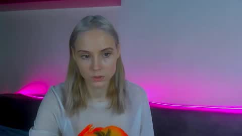 Snapshot of gina_lovelyy chatting on 5, 12, 2025 Gina online show from 5, 12, 2025