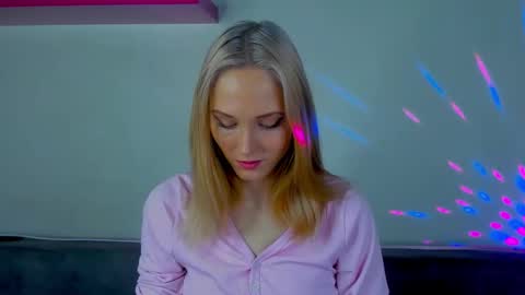 Snapshot of gina_lovelyy chatting on 21, 12, 2025 Gina online show from 21, 12, 2025