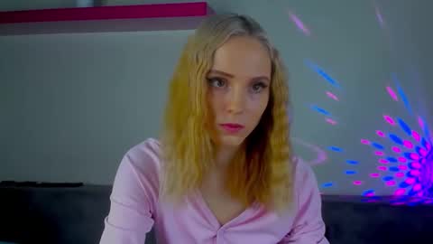 Snapshot of gina_lovelyy chatting on 22, 12, 2025 Gina online show from 22, 12, 2025