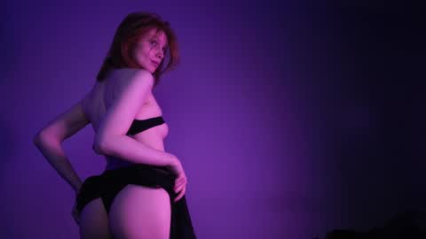        im expecting 350 thumbs up on my altar   online show from 18, 12, 2024