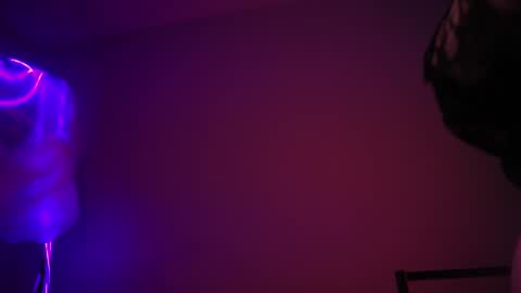        im expecting 350 thumbs up on my altar   online show from 18, 12, 2024