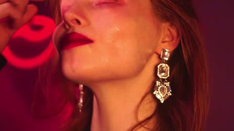        im expecting 350 thumbs up on my altar   online show from 20, 12, 2024