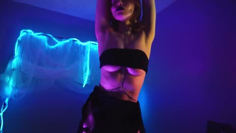        im expecting 350 thumbs up on my altar   online show from 21, 12, 2024