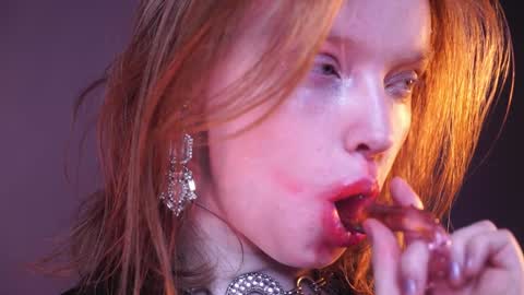        im expecting 350 thumbs up on my altar   online show from 28, 12, 2024