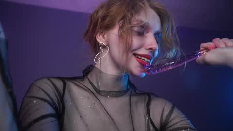        im expecting 350 thumbs up on my altar   online show from 3, 2, 2025