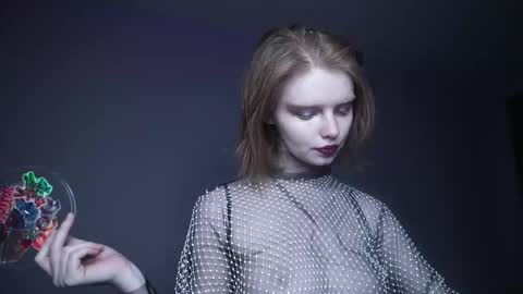        im expecting 350 thumbs up on my altar   online show from 26, 2, 2025