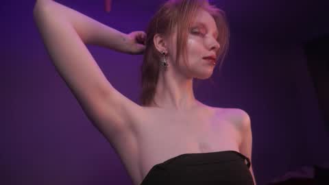        im expecting 350 thumbs up on my altar   online show from 15, 12, 2025