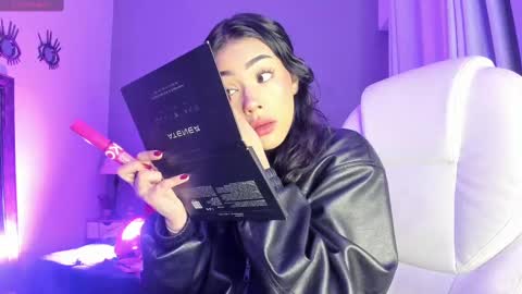 Giovanna  online show from 9, 10, 2025