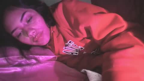 Snapshot of giovanna_oliveria chatting on 5, 1, 2026 giovanna_oliveria online show from 5, 1, 2026