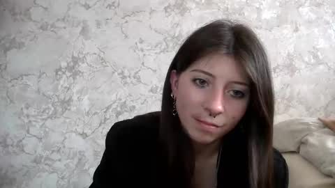 girl_cute007 online show from 13, 4, 2026