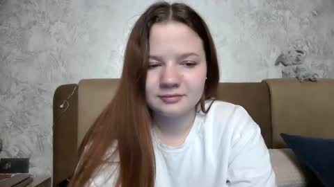 girl_cute07 online show from 17, 5, 2026