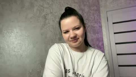 girl_cute07 online show from 13, 6, 2026