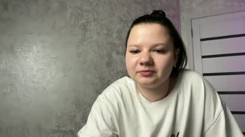girl_cute07 online show from 14, 6, 2026