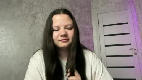 girl_cute07 online show from 24, 6, 2026