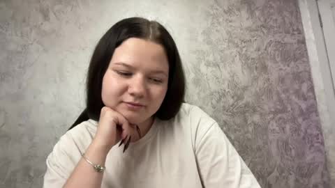 girl_cute07 online show from 24, 7, 2026
