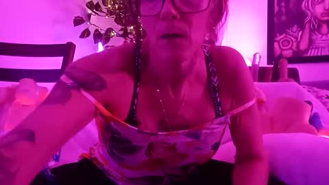 girls227445638252 online show from 17, 5, 2026