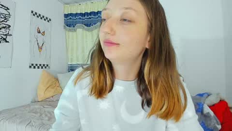 Snapshot of girlsativa chatting on 27, 12, 2024 Maze    Thumbs up online show from 27, 12, 2024