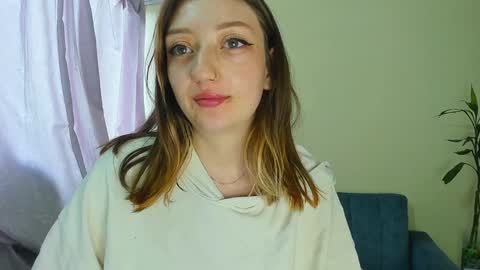 Snapshot of girlsativa chatting on 3, 1, 2025 Maze    Thumbs up online show from 3, 1, 2025