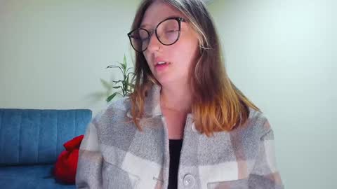 Snapshot of girlsativa chatting on 9, 1, 2025 Maze    Thumbs up online show from 9, 1, 2025