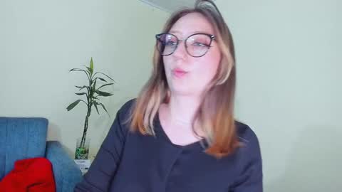 Snapshot of girlsativa chatting on 10, 1, 2025 Maze    Thumbs up online show from 10, 1, 2025