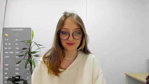 Snapshot of girlsativa chatting on 7, 3, 2025 Maze    Thumbs up online show from 7, 3, 2025