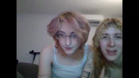 girlw0rm online show from 4, 3, 2025