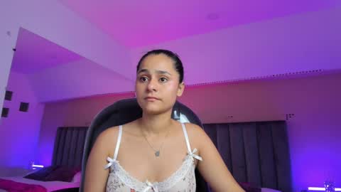 GISELLE ROLDAN online show from 6, 4, 2026