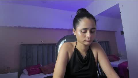 GISELLE ROLDAN online show from 27, 5, 2026
