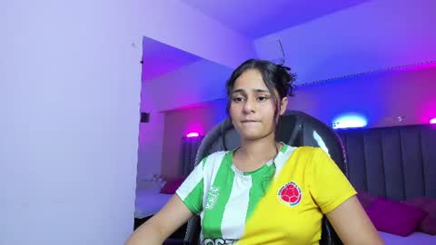 GISELLE ROLDAN online show from 18, 6, 2026